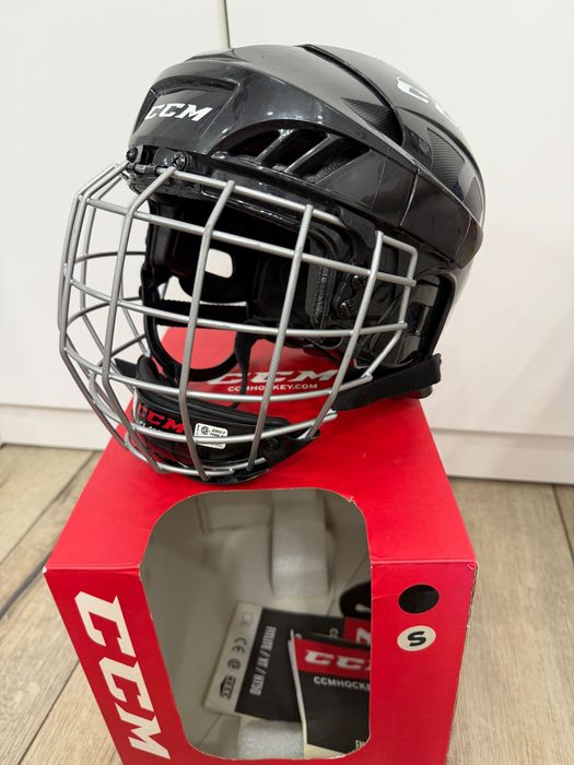 Продам хоккейный шлем CCM 40S (размер S)