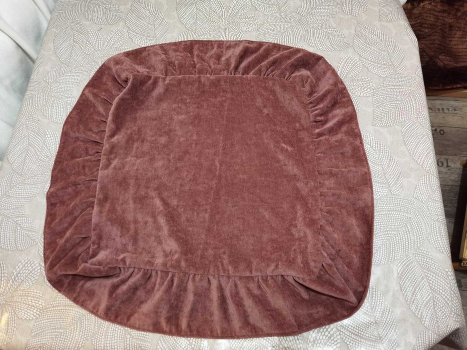 2 бр ушити от мен покривки за табуретки