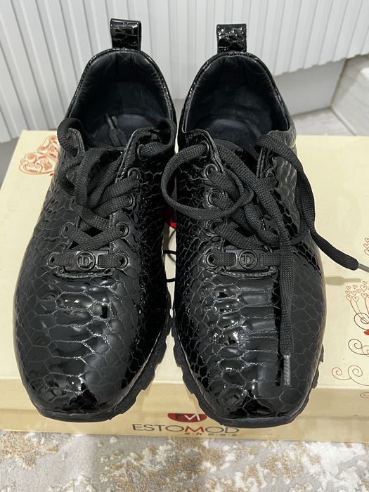 Кожаные кроссовки