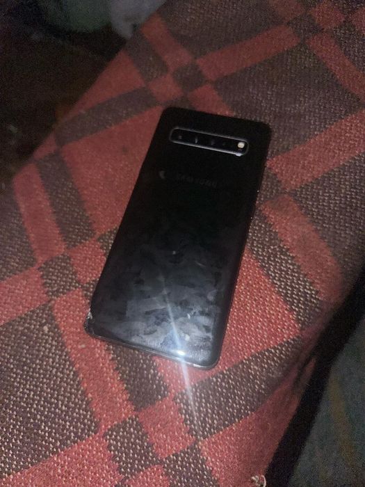 Samsung s10 5g   .
