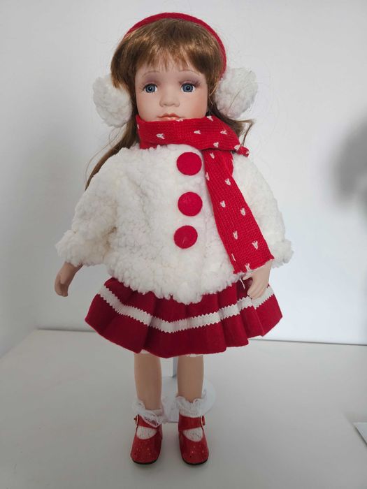 Papusa portelan frumoasa