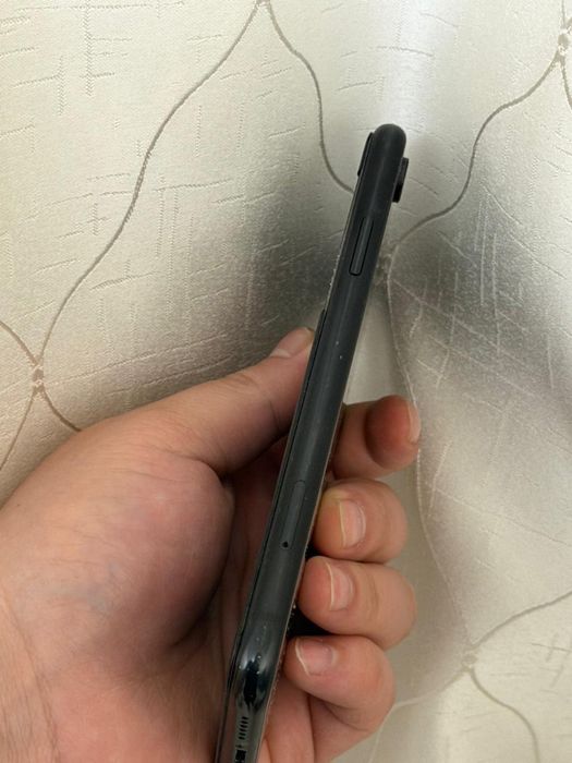 Продам Iphone XR 128