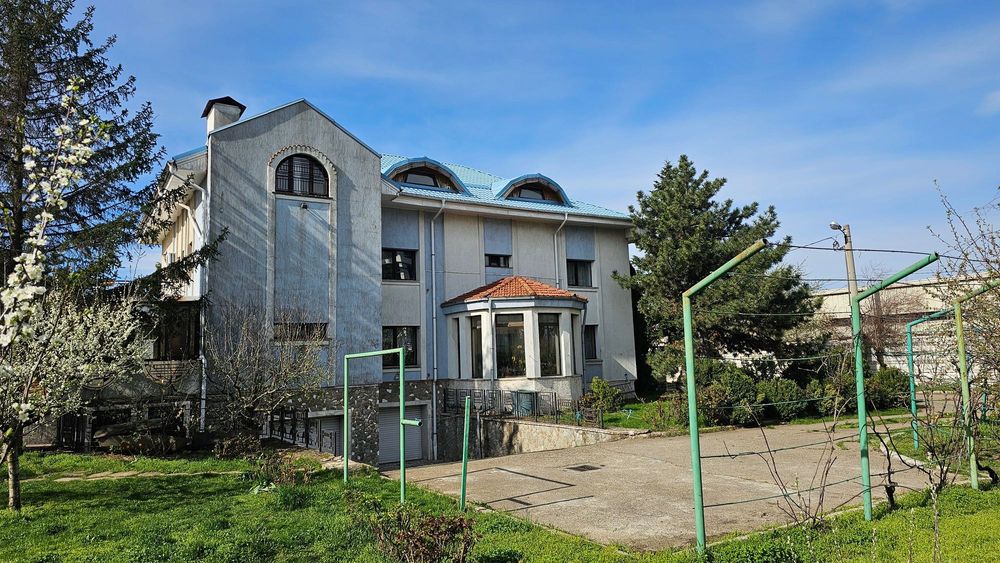 Casa familialā cu teren generos. Ploiesti cartier Albert