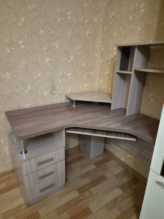 Продам компьютерный стол
