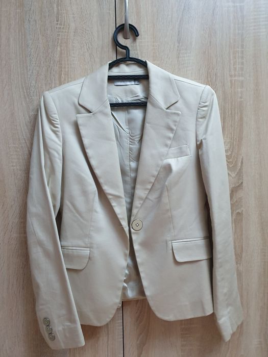 Пиджак бежевого цвета