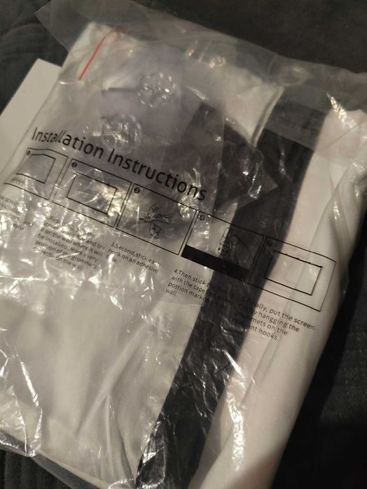 Мини проектор чисто нов с платно