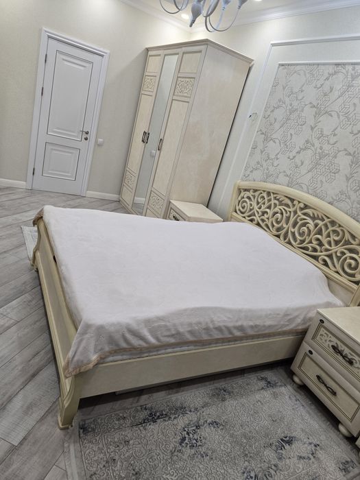 Продается спальный гарнитур