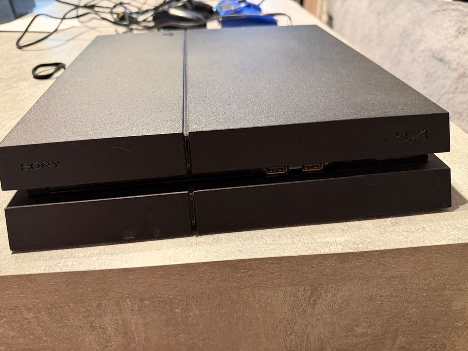 PS4 + два джойстика