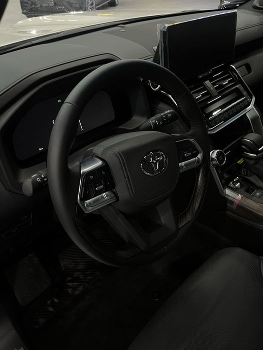 Land Cruiser Toyota 300 4л