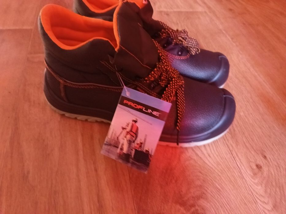 2 пары рабочих ботинок. р44 и 45