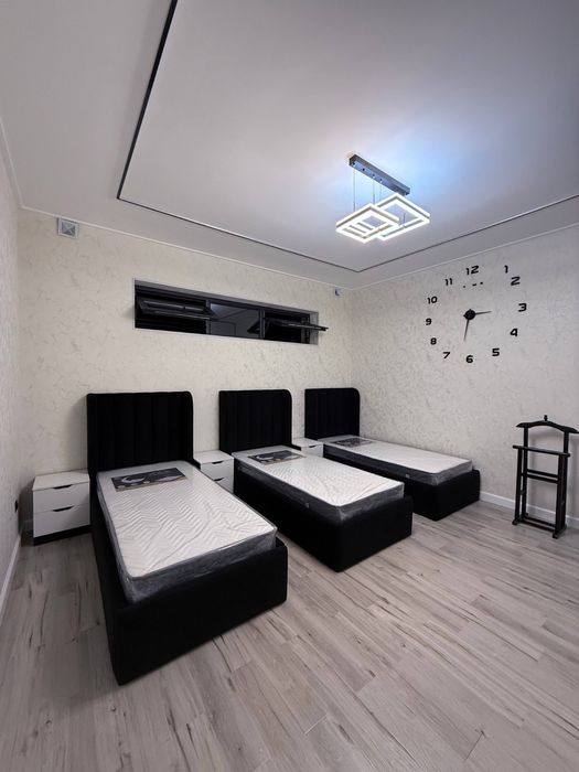Кровать с бархотом
