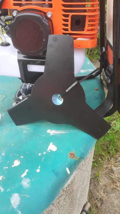 Vand Motocoasa noua profesionala pentru tăiat iarba