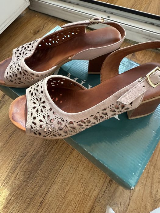 Продам босоножки