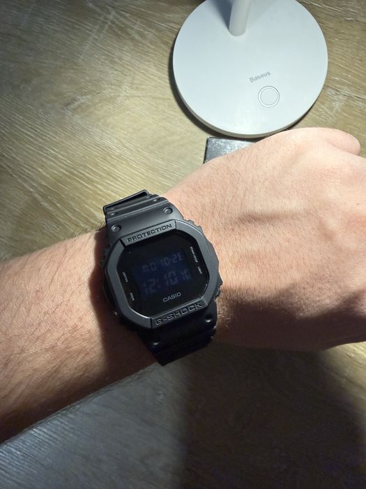 Часы Casio G-Shock DW-5600