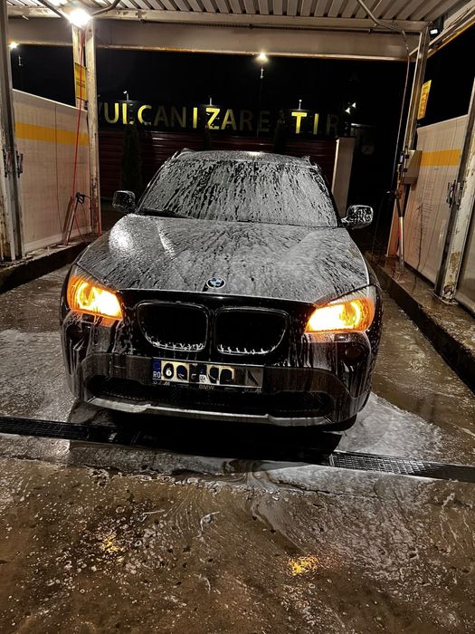 Bmw x1.