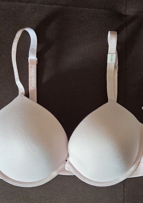 Calvin klein сутиен 80D нов