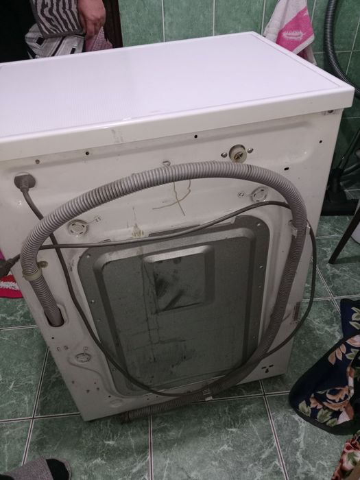 Продам машинку стиральную