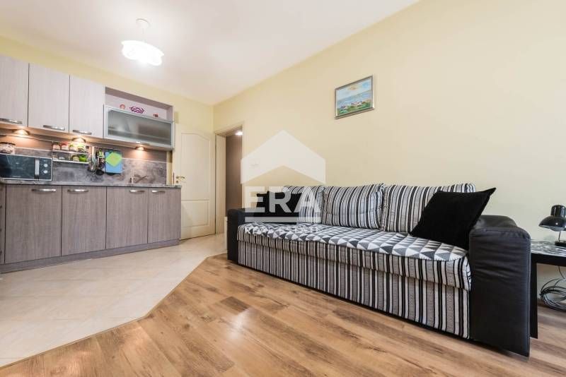 Само при нас! Тристаен обзаведен апартамент за продажба, в тухлена сгр