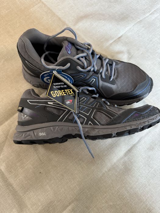 Adidasi Salomon si Asics goretex