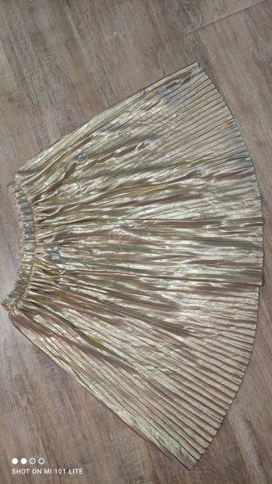 поличка на   H&M