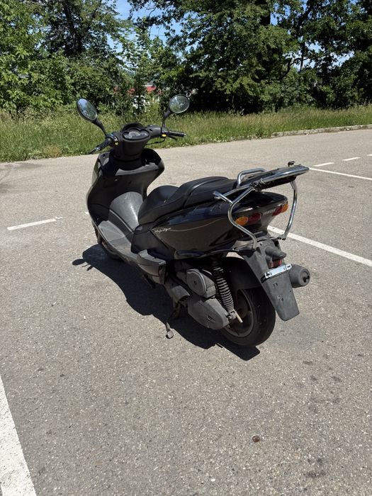 Vand yamaha majesti 125 sau schinb cu cros dau diferenta