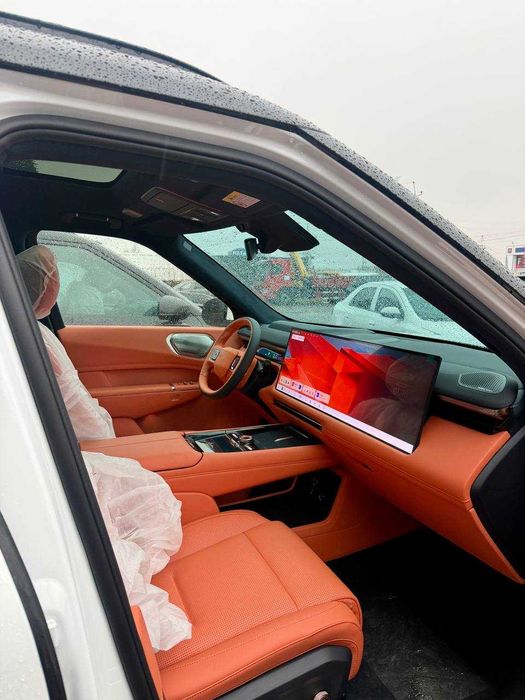 Lynk & Co 900 Ultra qoraga/qora va oqga/apelsin 2026