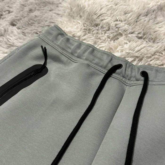 Спортивные штаны Nike Tech Fleece