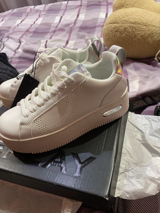 нови обувки replay