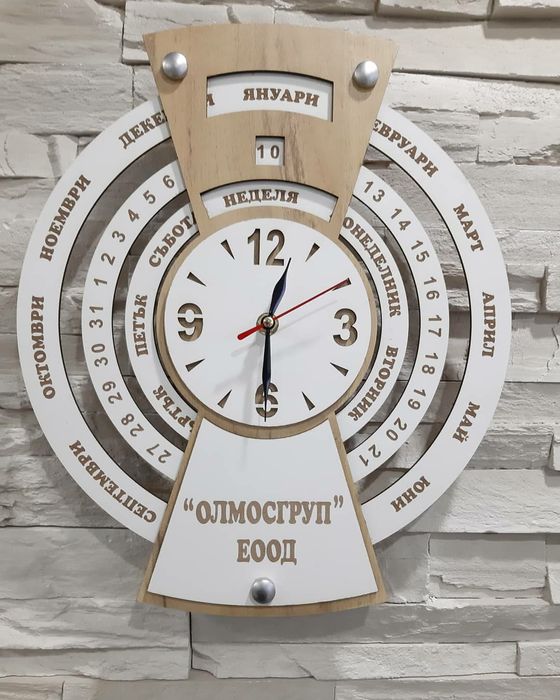 Вечен календар с часовник