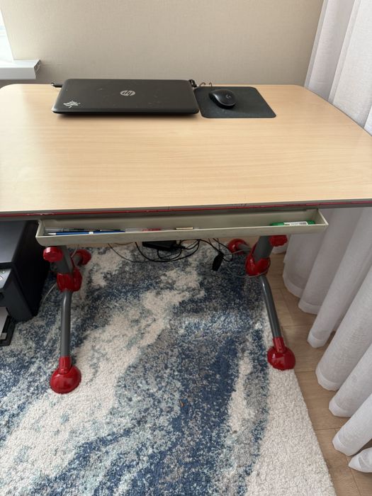 Продам ученическую парту