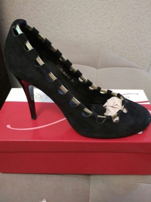 Туфли замшевые Sasha Fabiani