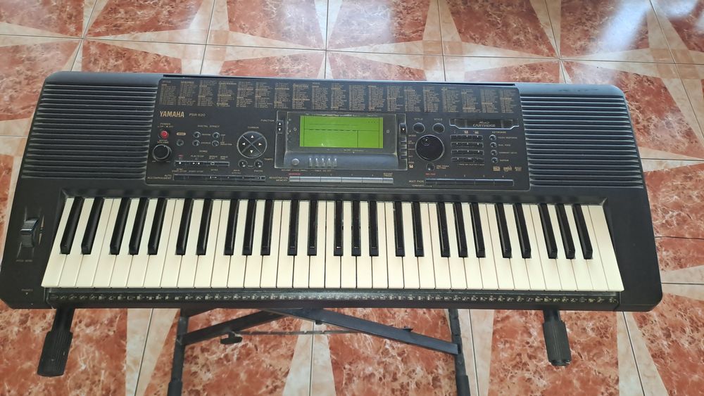 Vând orgă Yamaha