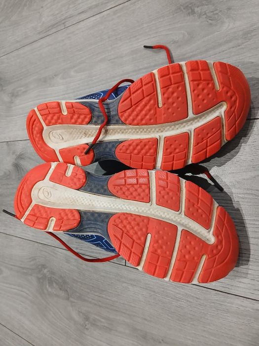 Vând încălțăminte sport Asics nr.37