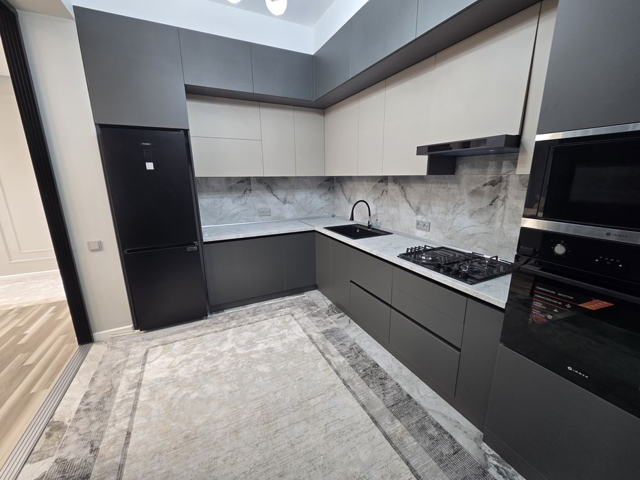 Luks uy sotiladi muxayo birja oldida evro 4 xona