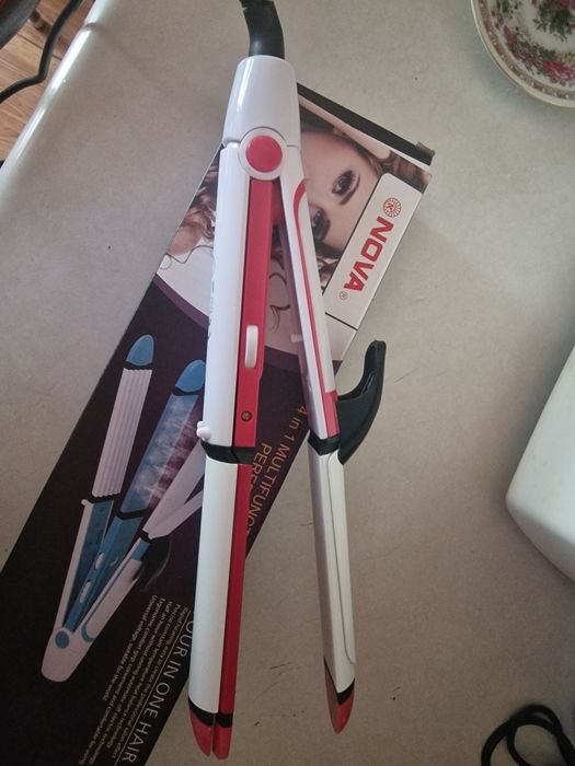 Продам утюжок для волос. 2500. Торг.