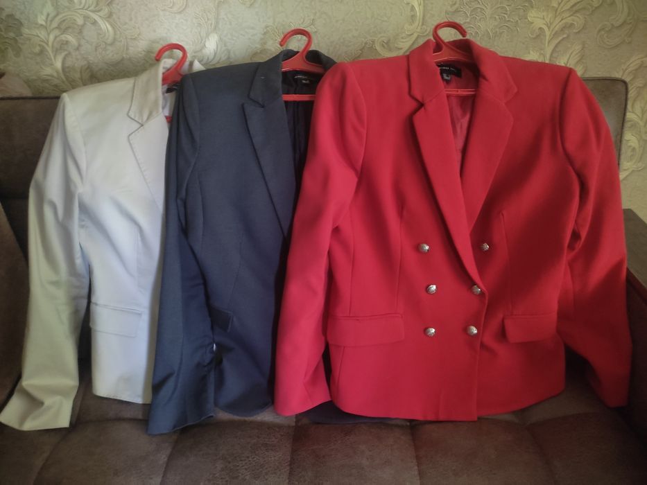 Продаю пиджаки и