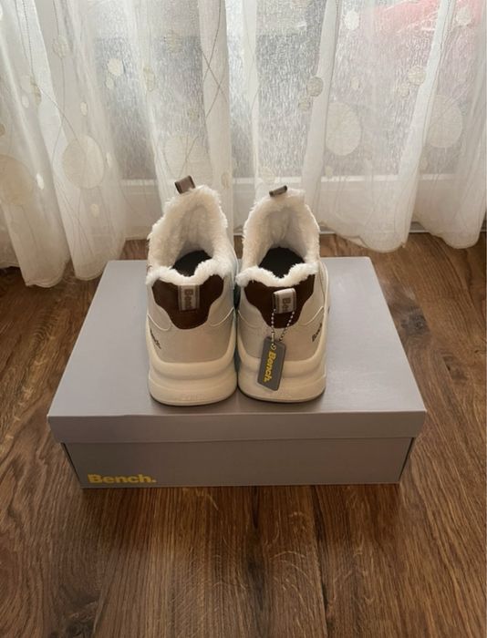 Ghete de iarna Bench