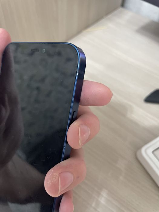 Продам  айфон 12