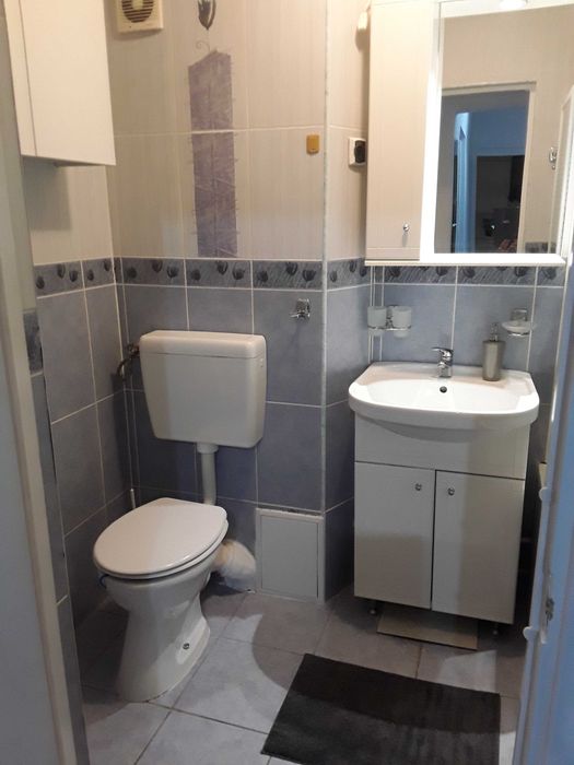 inchiriez apart. 2 camere decoman