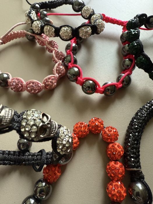 Vand 11 bratari cu pietricele