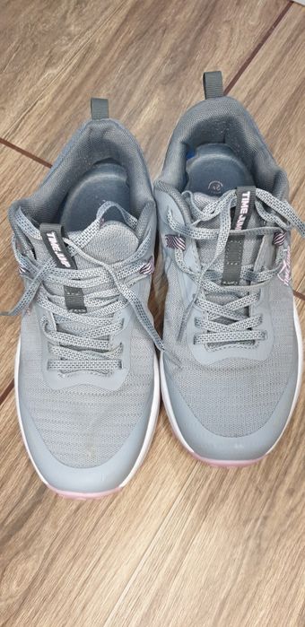 Кроссовка женски 38 размер