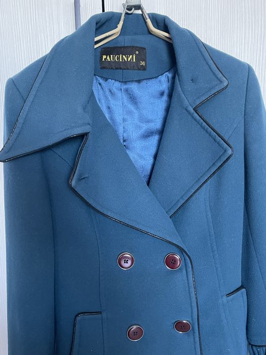 Продается короткое пальто