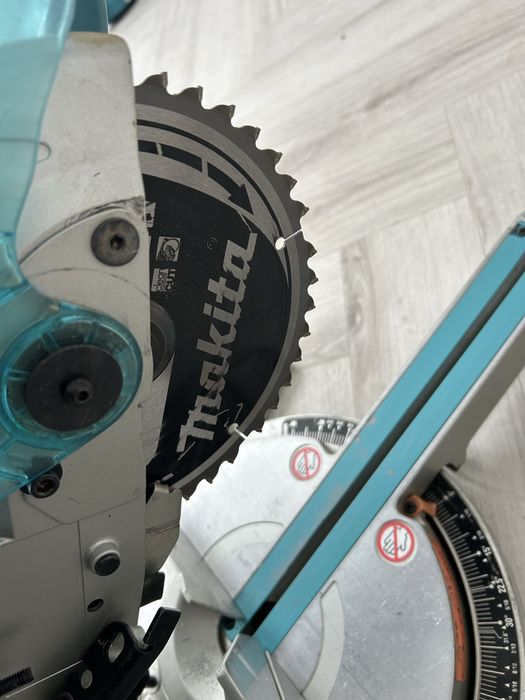 Makita DLS 714 circular cu masa 36V 18+18