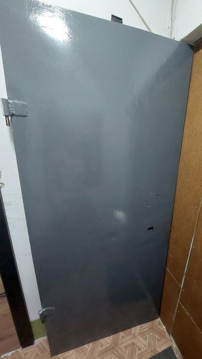 Продам железную входную дверь