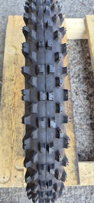 O anvelopa moto noua Metzeler 80/90-21M/C.
