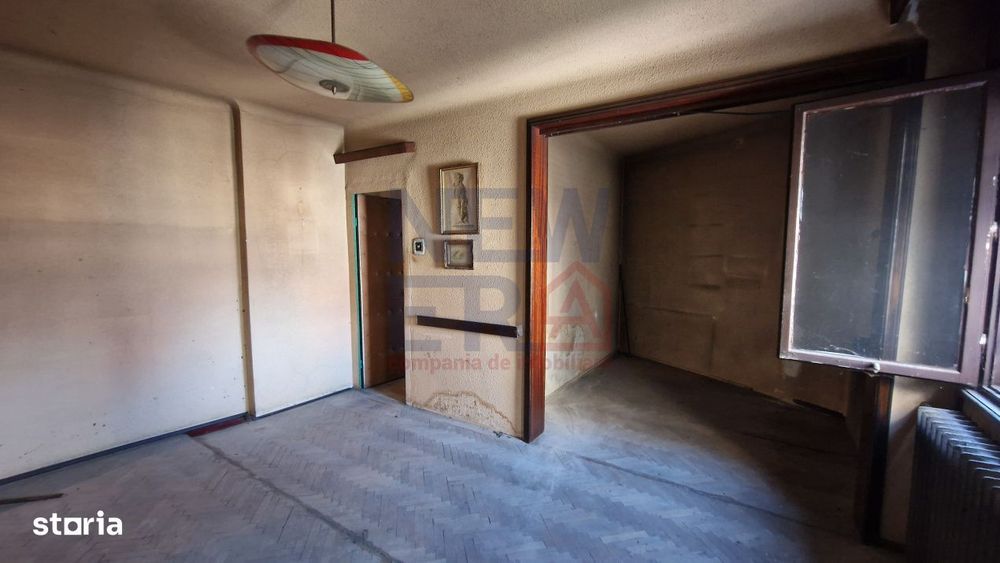 Garsoniera in casa interbelica, de vanzare in zona Unirii — fotografia 1