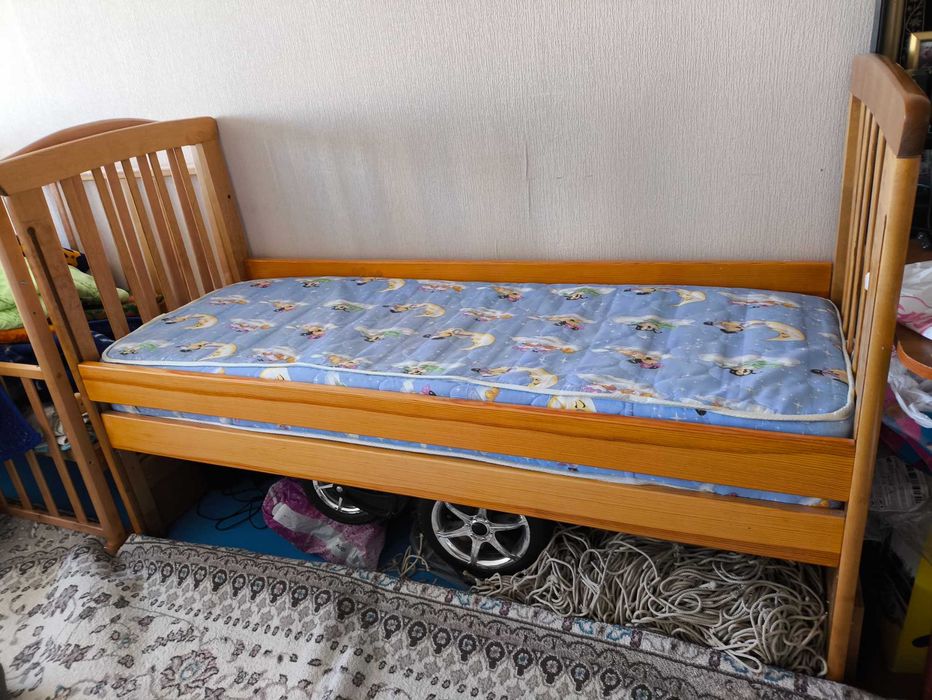 Детская кровать (с матрасом)