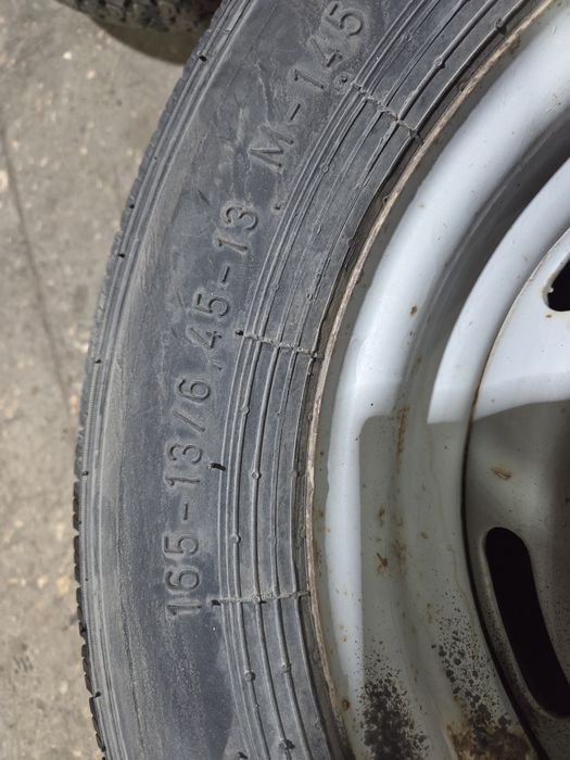 Продам шины на москвич.