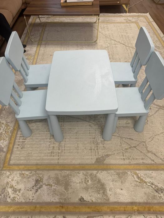 Детский стол и стулья в отличном состоянии