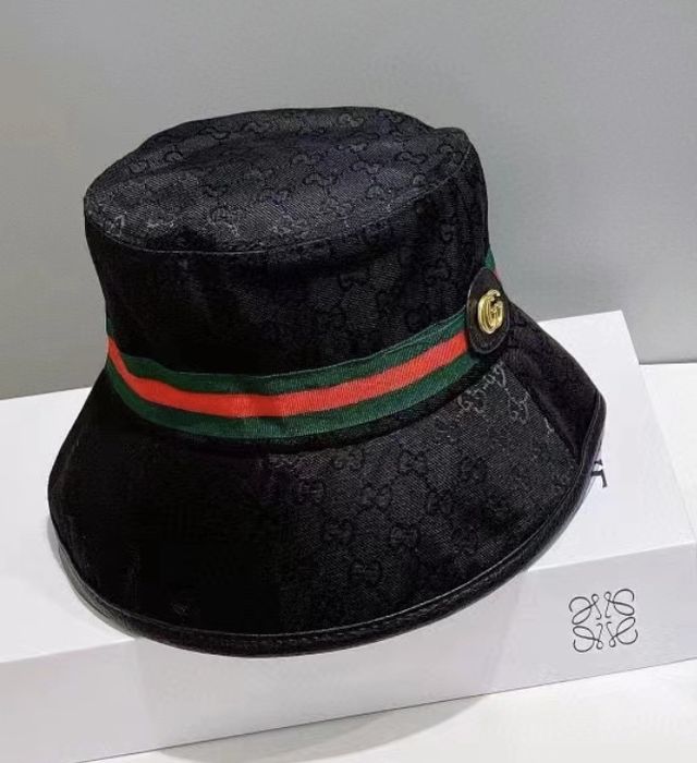 Шапка christian dior